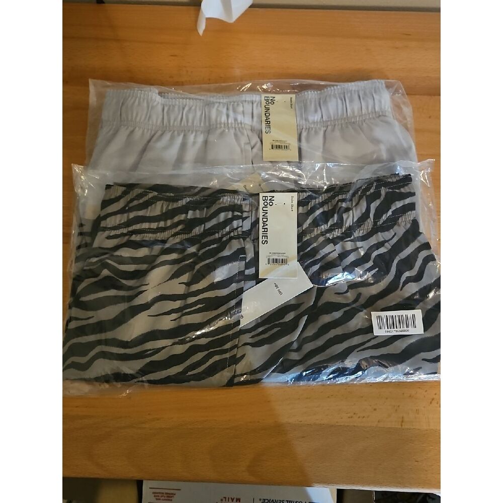 No Boundaries Men  Light Gray and Black Zebra Print And Gray  Shorts - 2 Pack